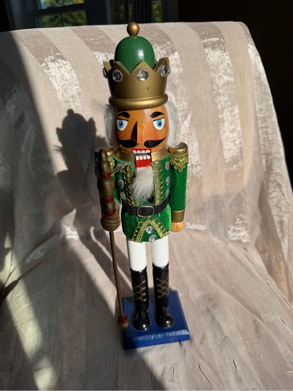Green King Nutcracker Figurine - Festive Holiday Décor
